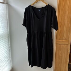Gap V Neck Tiered Knit Dress with Pockets